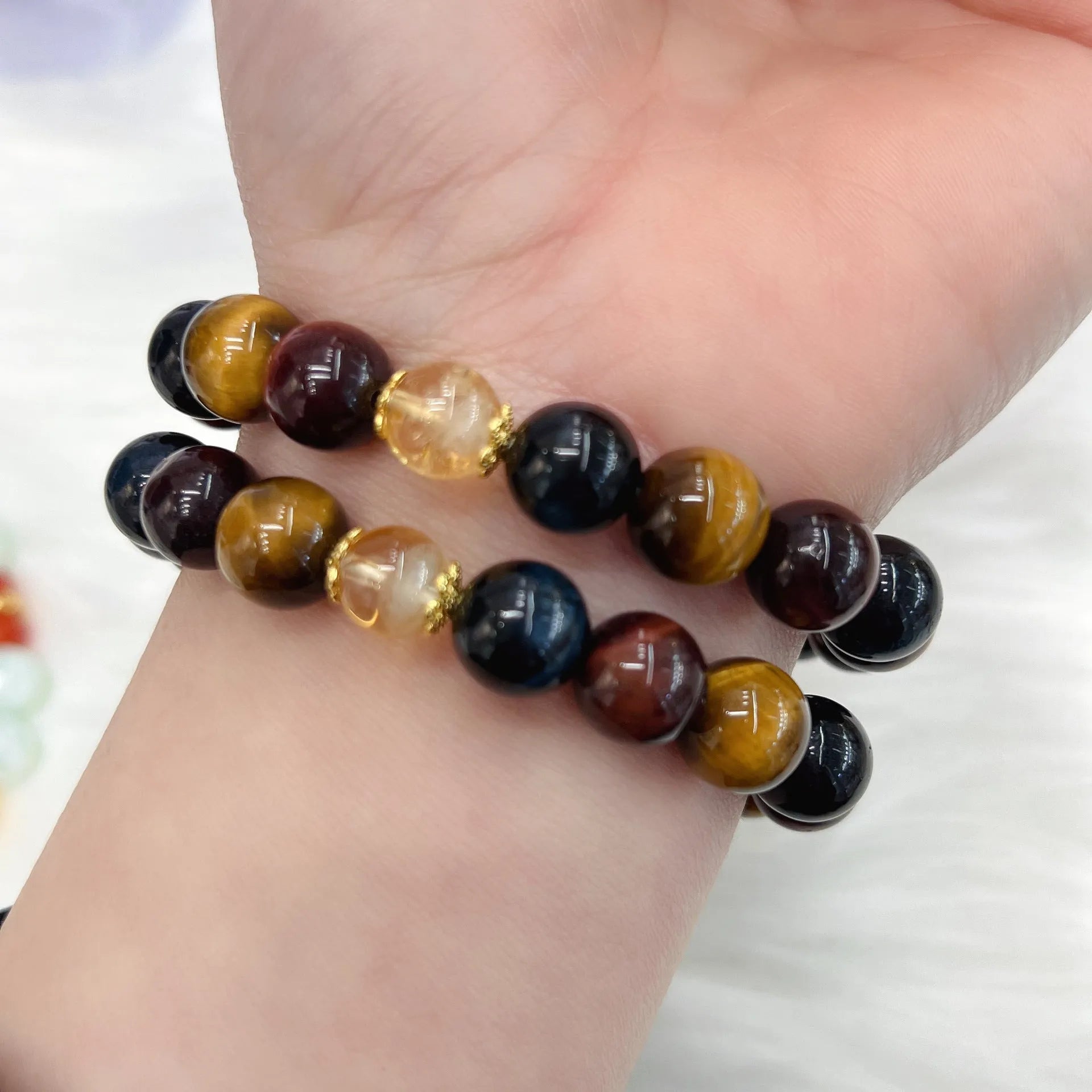 Natural colour tiger eye bracelet with round beads on 18cm chain, Maillard style knotting
