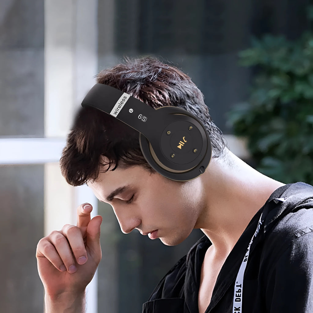 Bluetooth gaming headset V5.0+EDR in black with head-mounted design and HiFi audio