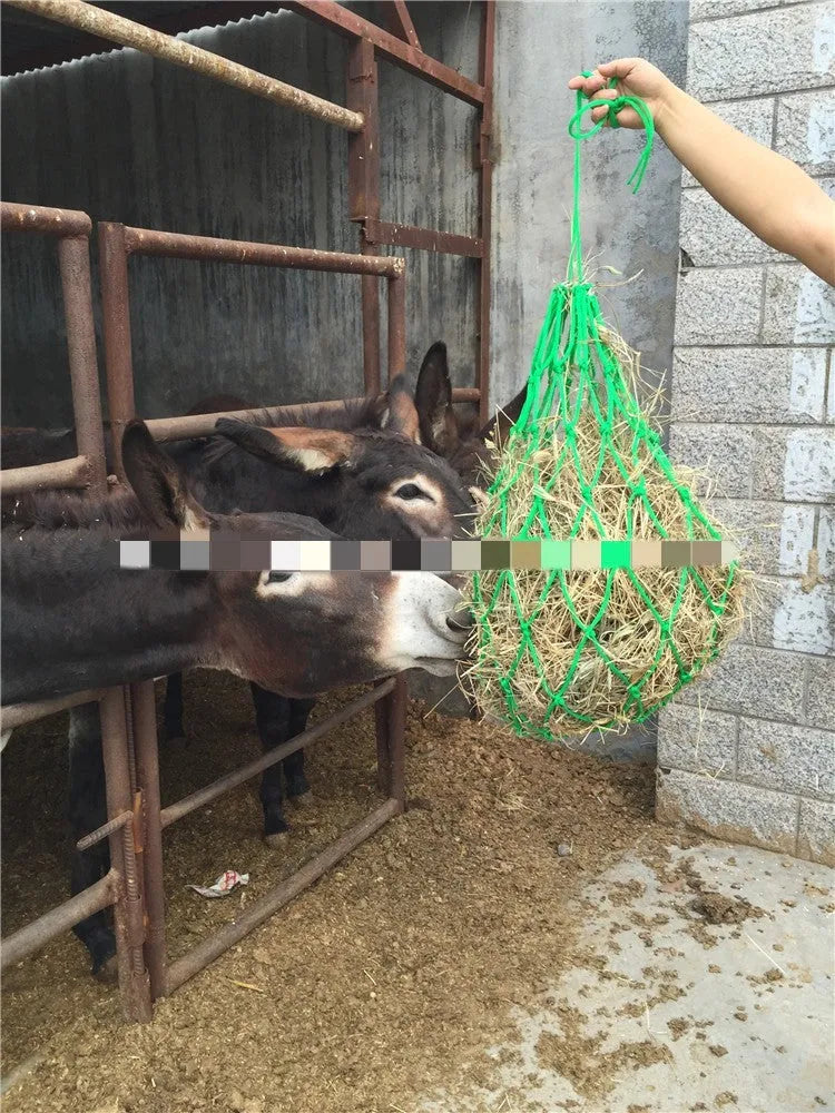 Green forage pocket feeding horse bag with 8 knots, haystack style for slow feeding