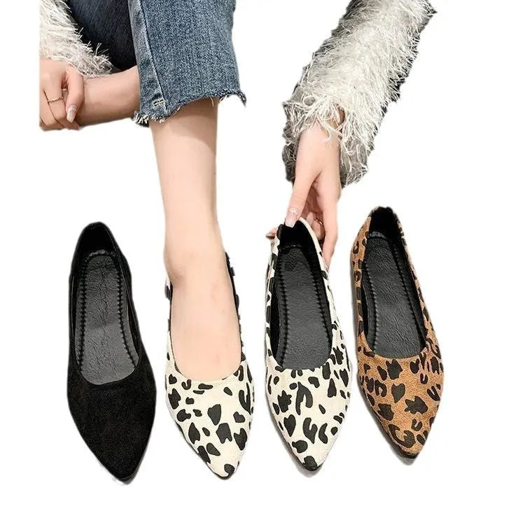 Women's leopard print flat pumps with pointed toe and low 1-3cm heel