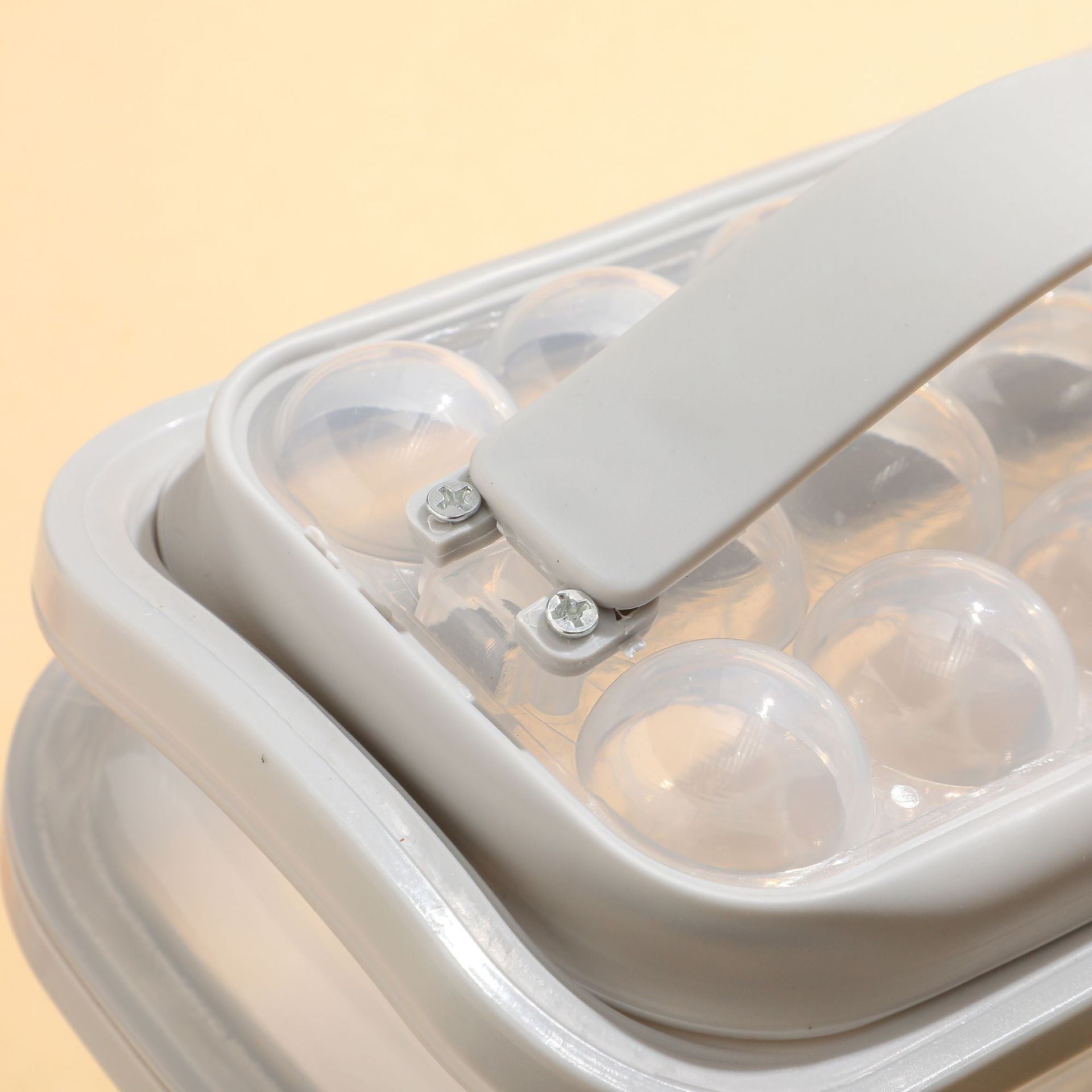 2-in-1 Portable Quick Release Ice Ball Cold Kettle Summer Kitchen Gadget with 17 Ball Capacity, ABS+TPR Material Construction for Easy Cleaning and Freezer Odour Protection