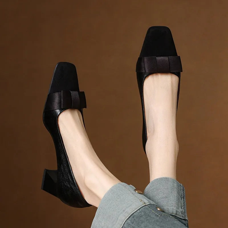 Retro square head chunky heel pumps for women in black with low-cut design and bow detail