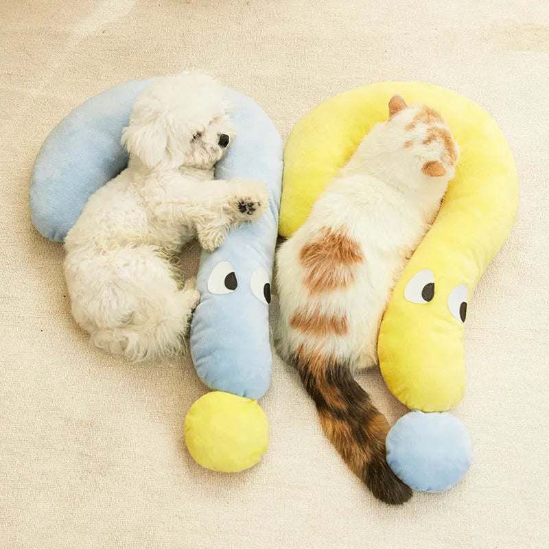 Blue pet cushion measuring 62cm by 39cm for cats and dogs