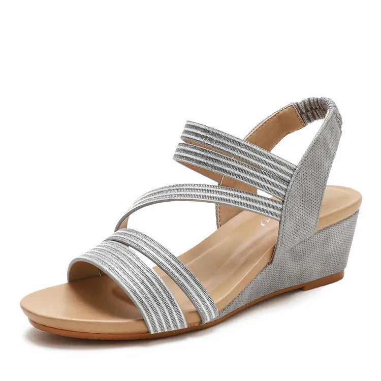 Women's gold platform sandals with an artificial PU upper and a 3-5 cm heel.