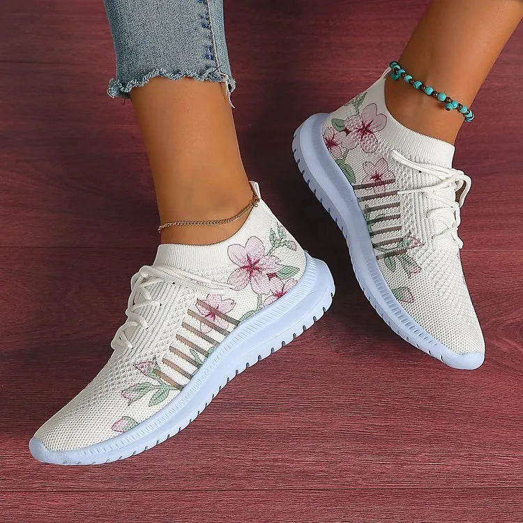 Women's Milky White mesh Flyknit running shoes with flat heel and rubber sole