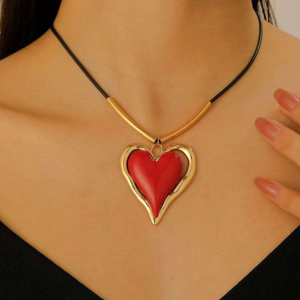 Minimalist exaggerated big heart pendant necklace for women, alloy electroplated, adjustable 51-60cm chain, black colour option