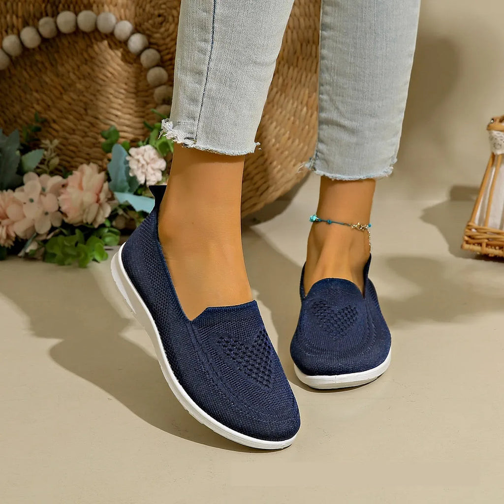 Plus size women's low-top cloth shoes with flat heel and heart-shaped pattern in various colours.