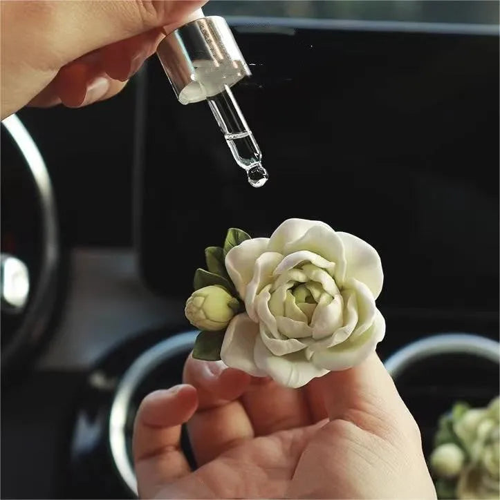 Gypsum car vent clip air freshener measuring 5x4.5cm with jasmine essential oil bottle