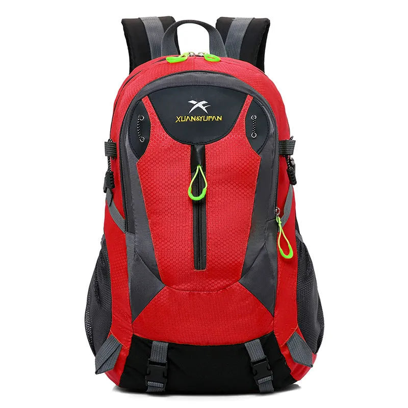 Outdoor climbing bag in nylon with dimensions 31x18x52cm and internal computer compartment