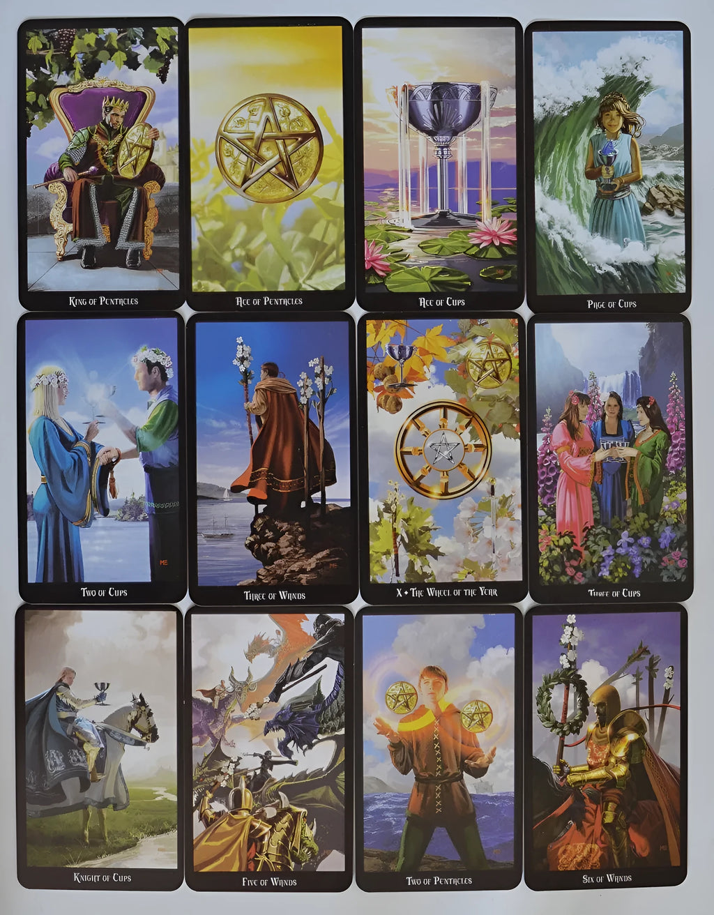 Tarot cards spread on a non-slip flannel tablecloth measuring 49x49cm, with a choice of black, green, silver, or check backs