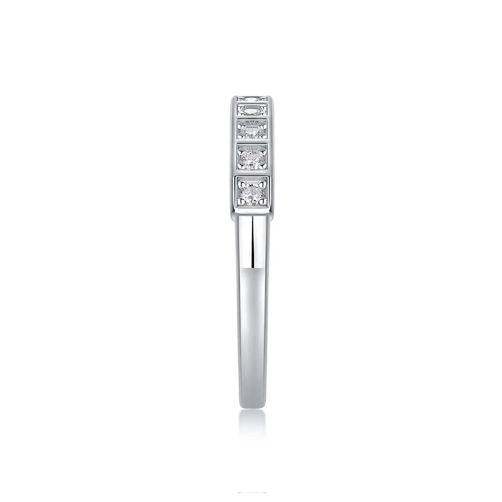 Moissanite wedding ring set in S925 silver with platinum plating, sizes 5-9, 2.2g per ring, GRA certificate included.