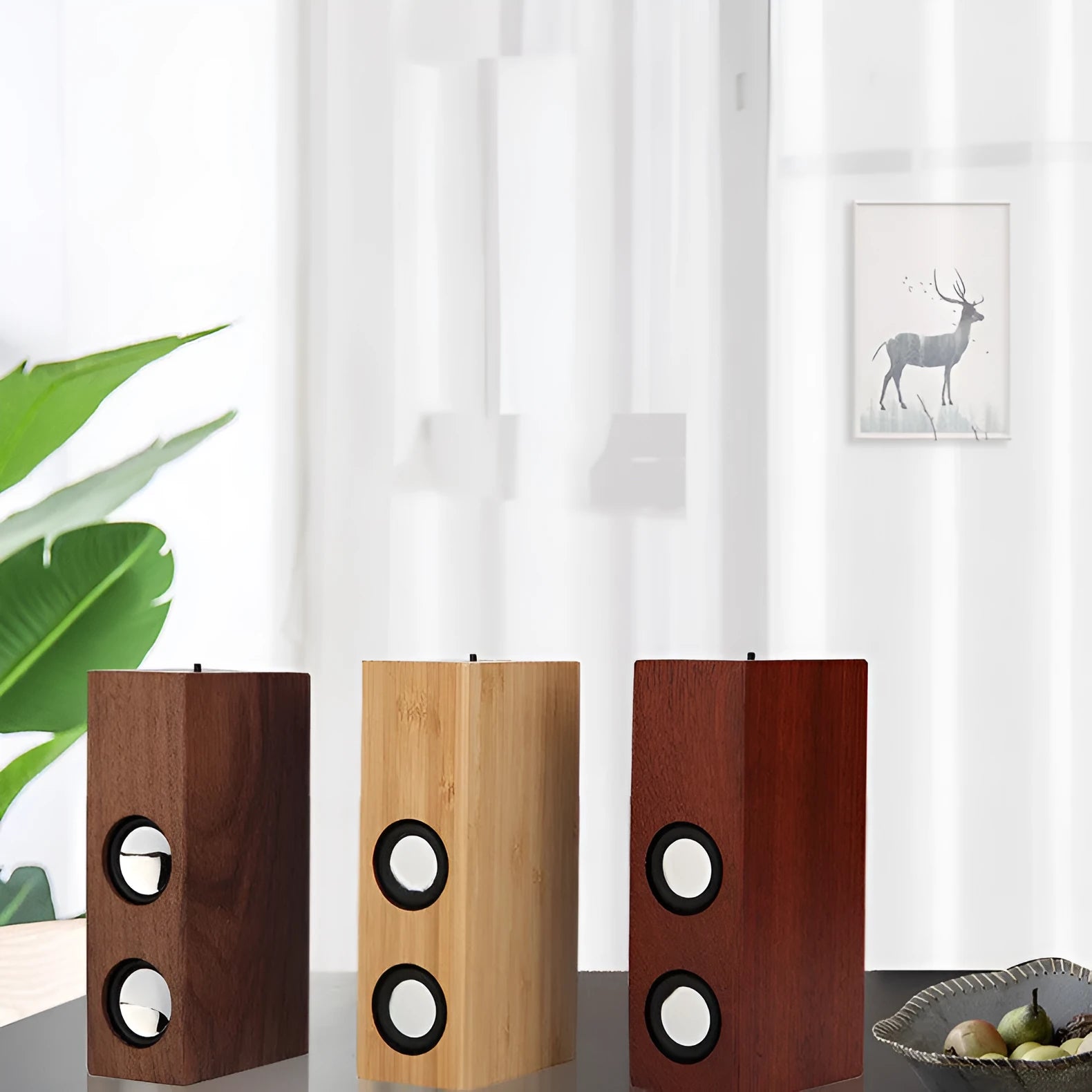 Retro wooden Bluetooth speaker in bamboo, black walnut or sapele finish with 7-hour battery life