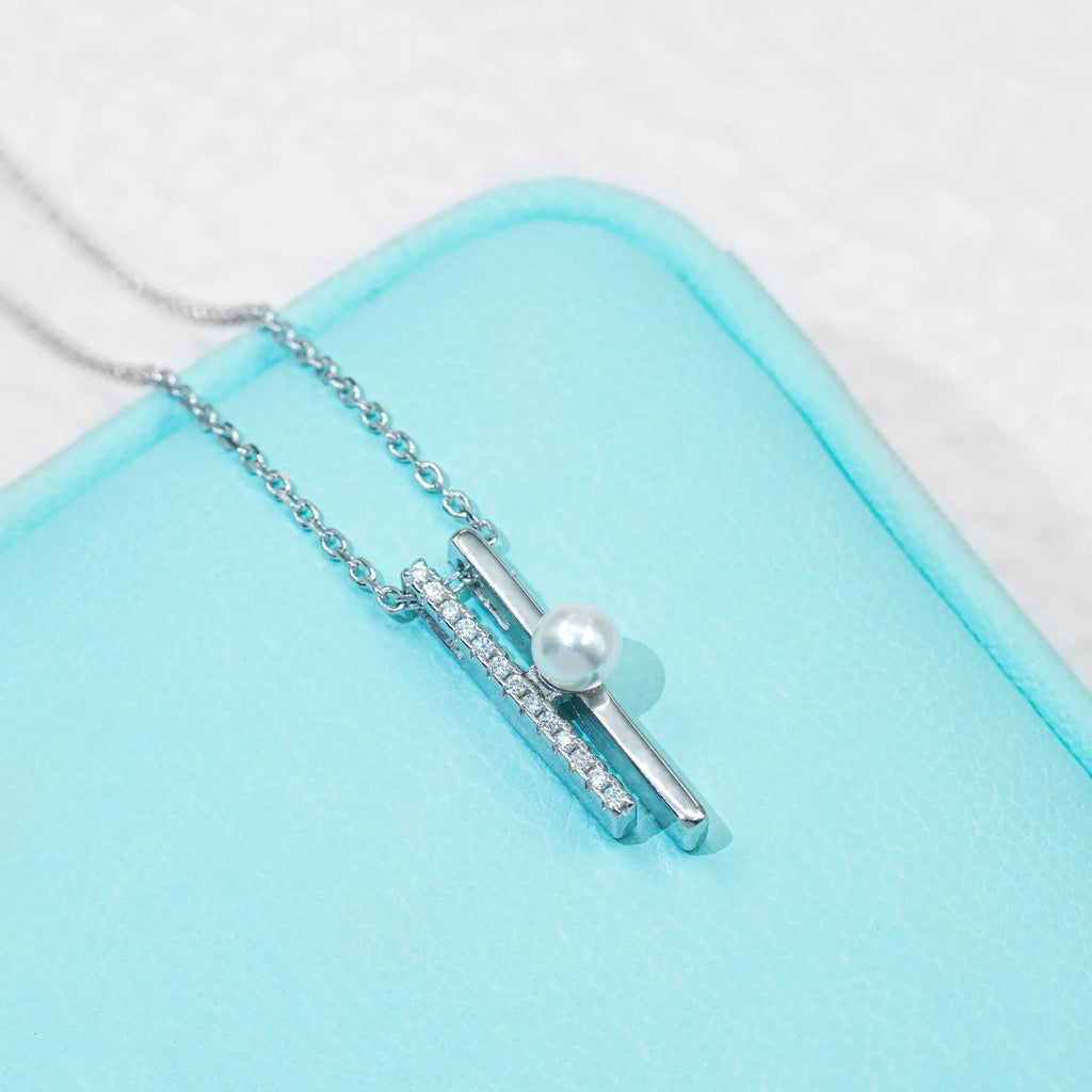 Silver pendant necklace for women with vertical pattern beads in white gold colour