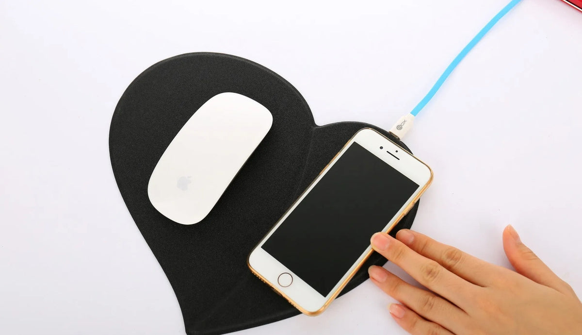 Heart-shaped leather wireless charging mouse pad in red or black with Micro 5-pin cable