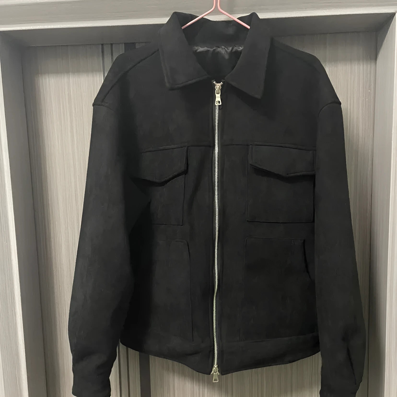 Thickened zip-front men's jacket in camel colour with large pockets and slim fit.