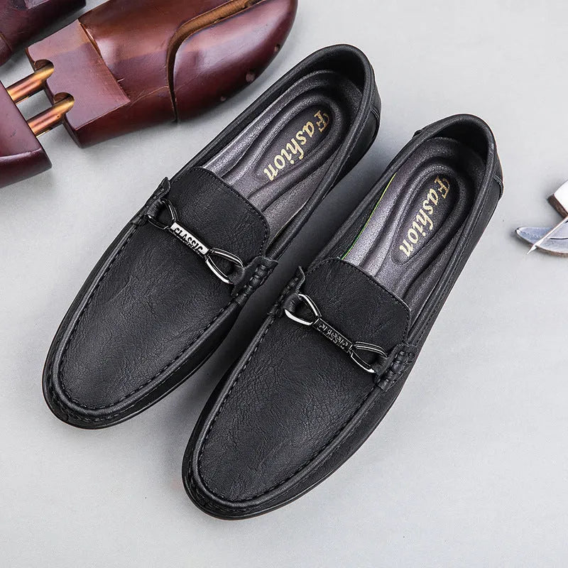 Breathable slip-on shoes with two-layer cowhide upper, flat heel, round toe, solid colour, sizes 37-46.