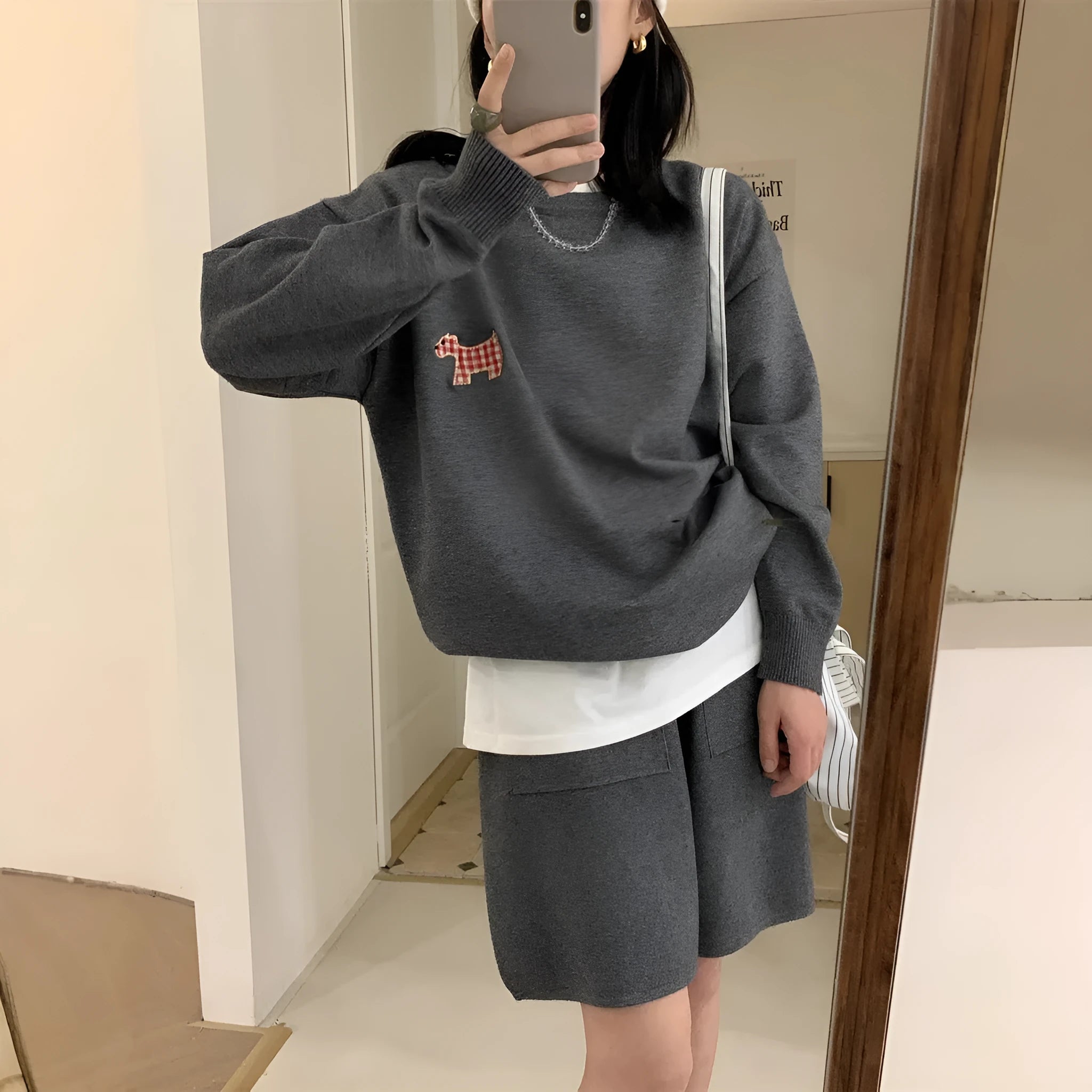 Women's casual knitted sweater and shorts suit with animal embroidery pattern in imitation cashmere fabric
