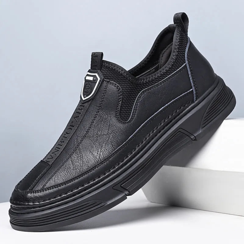 Men's solid colour leather casual shoes with round toe design in black or brown options