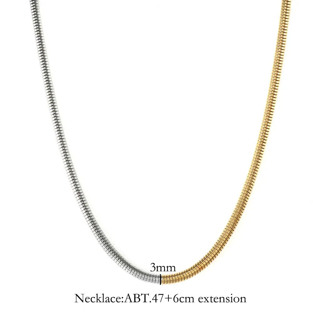 Gold-coloured stainless steel snake bone chain necklace with geometric design, 3mm width.