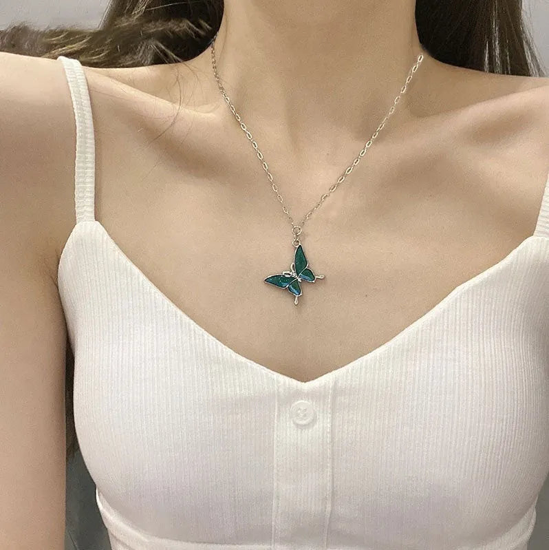 Retro colour-changing butterfly necklace on alloy O-ring chain, unisex design in butterfly cross chain style