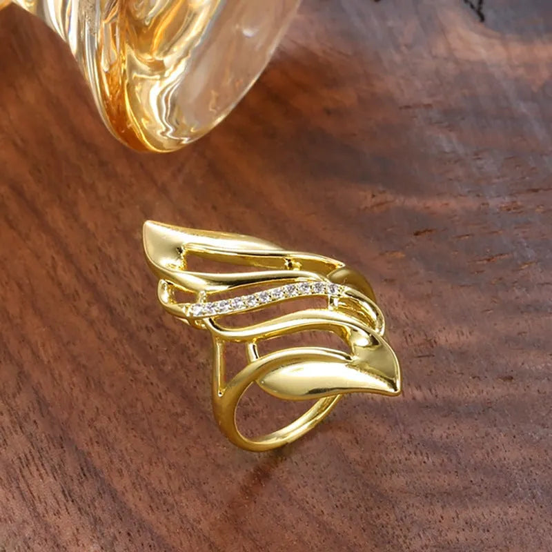 Exaggerated curve women's ring in gold-plated copper with zircon accent