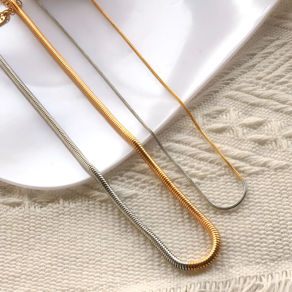 Gold-coloured stainless steel snake bone chain necklace with geometric design, 3mm width.
