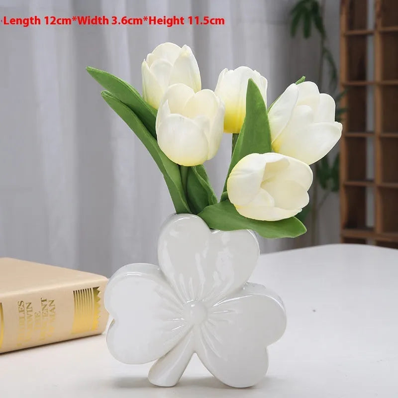 Clover-shaped white porcelain ceramic vase in European style with compact desktop dimensions
