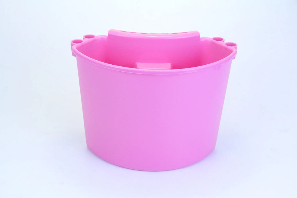 A 20-litre car washing bucket made from black PP plastic, suitable for vehicle cleaning.