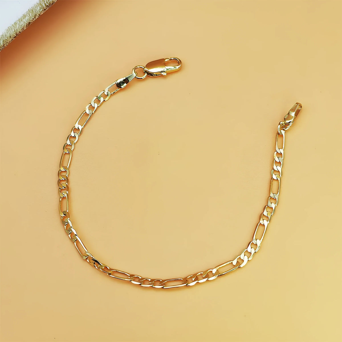 Gold coloured unisex NK chain bracelet with geometric links and 18K real gold plating on copper