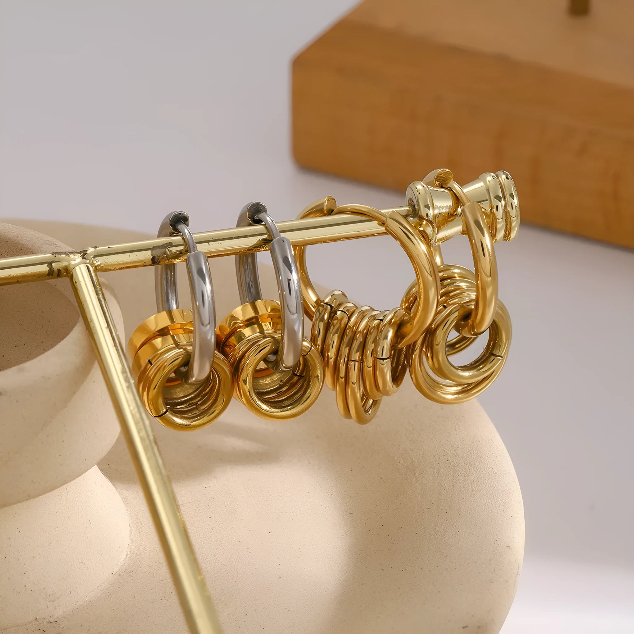 Personality stainless steel electroplated earrings in JDE2405019 colour with ins style design
