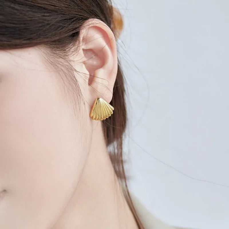 S925 sterling silver fan-shaped geometric stud earrings for women with electroplated finish