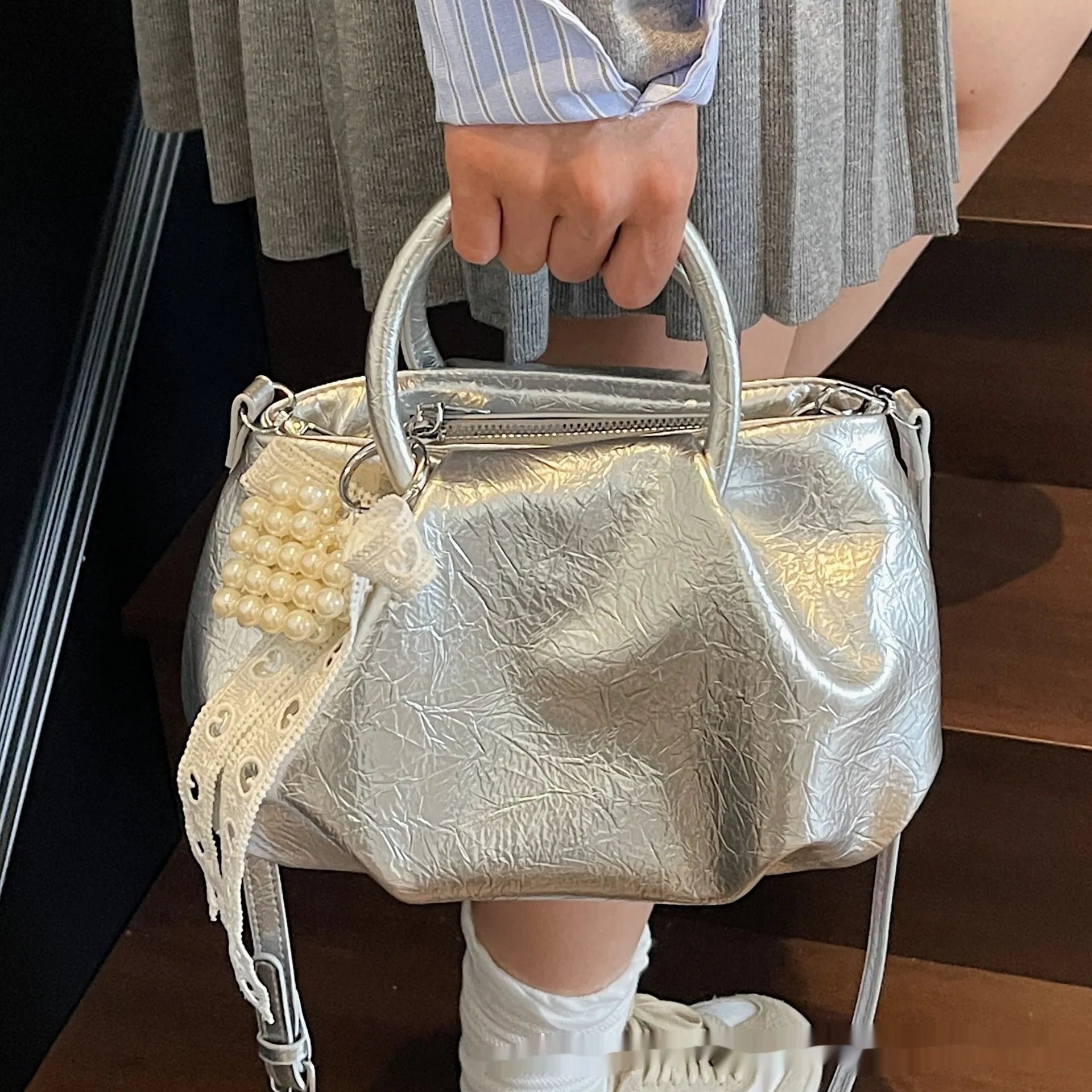 Portable solid colour cloud fashion shoulder small bag in urban simplicity bucket shape with slit pocket, PU material, beige colour