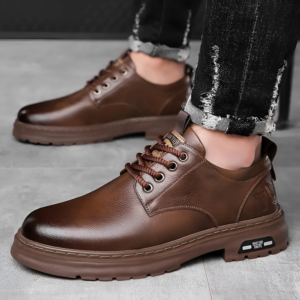 Men's retro brown casual shoes with round toe and visible stitching on artificial PU upper