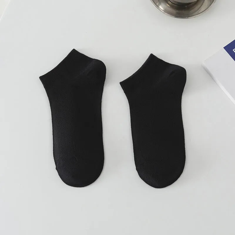Men's solid colour low-cut polyester boat socks in various colours on white background