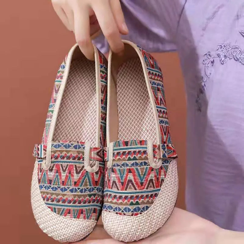 Women's ethnic style cloth shoes with flat heel, colour stitching and shallow mouth design