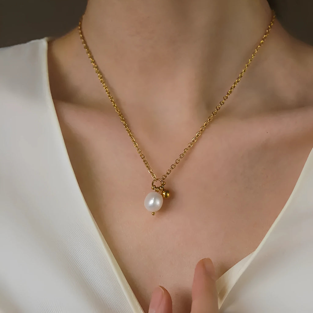 Non-fading natural white textured pearl pendant necklace in five colour options B031 to B035