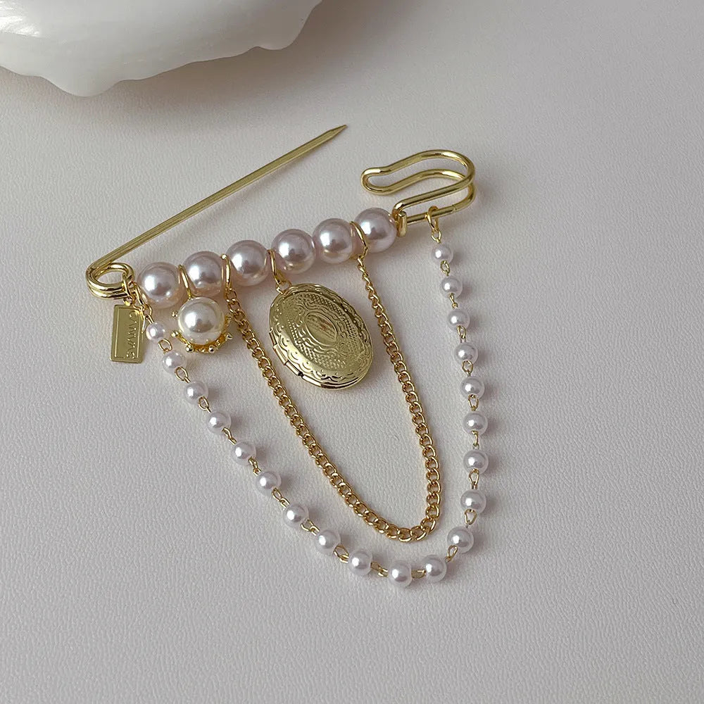 8 x 7cm retro pearl tassel brooch in copper and alloy with electroplated finish, colour as main image