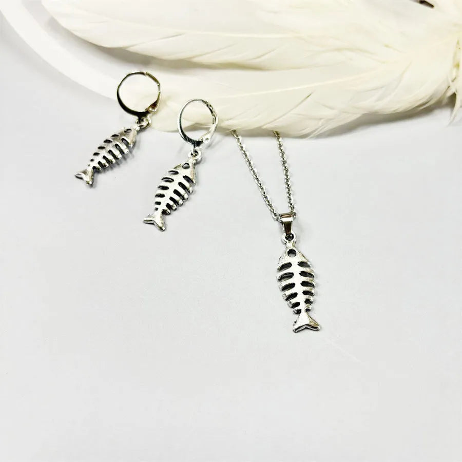 A pair of retro-style alloy earrings with a fishbone pendant hanging from an O-shaped chain.
