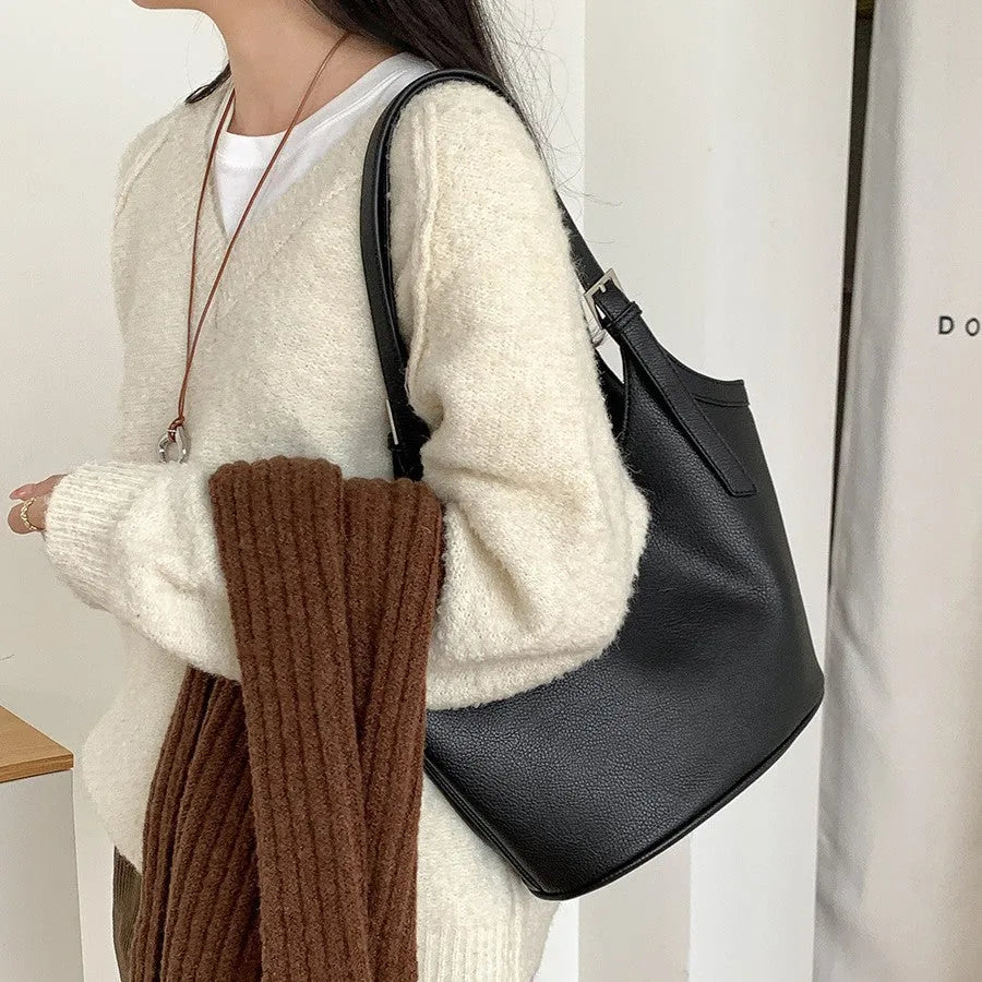 Idle Style light retro PU soft leather large capacity commuter shoulder bag in black with bucket shape and double straps