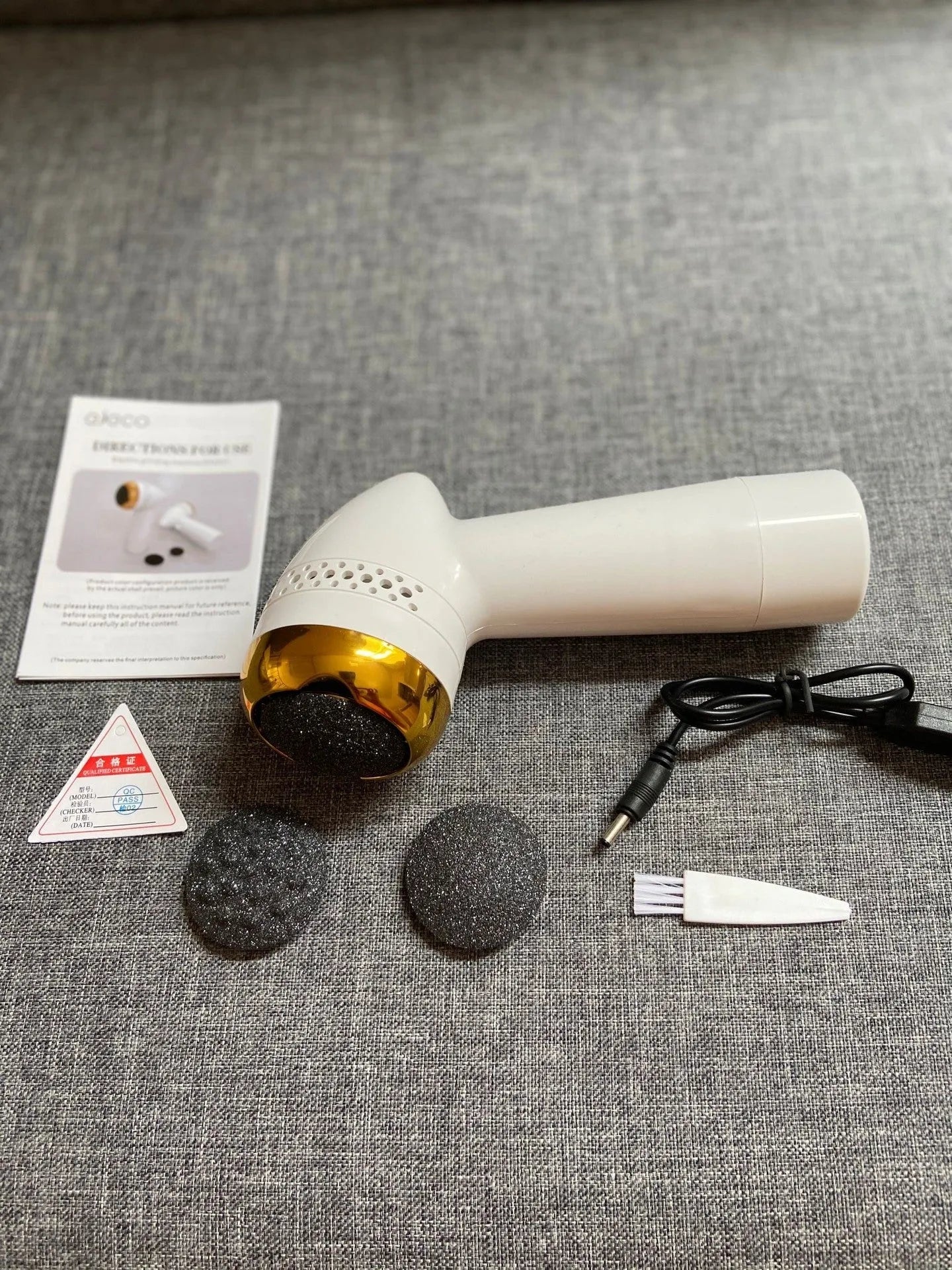 Electric foot grinder with a quartz grinding head in gold, silver, pink gold or white finish.