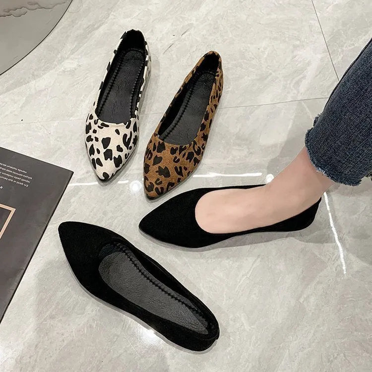 Women's leopard print flat pumps with pointed toe and low 1-3cm heel