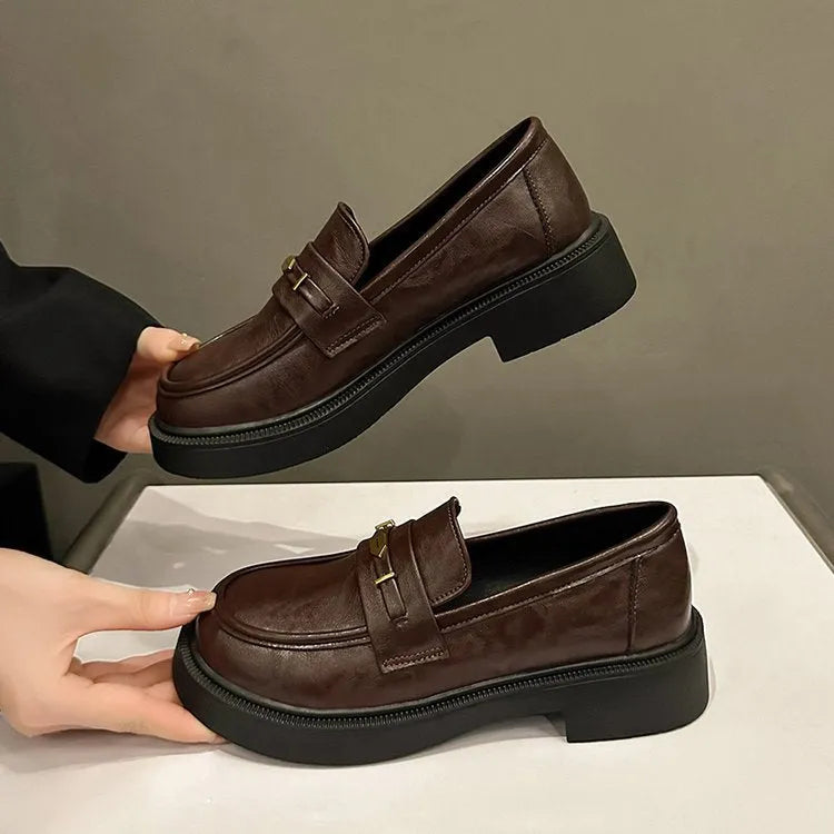 Women's all-match metal commuter soft bottom low top small leather shoes in black with round toe and mid heel