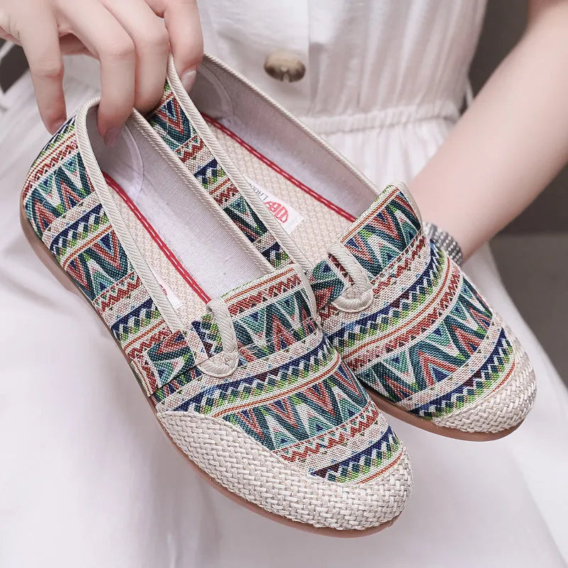 Women's ethnic style cloth shoes with flat heel, colour stitching and shallow mouth design