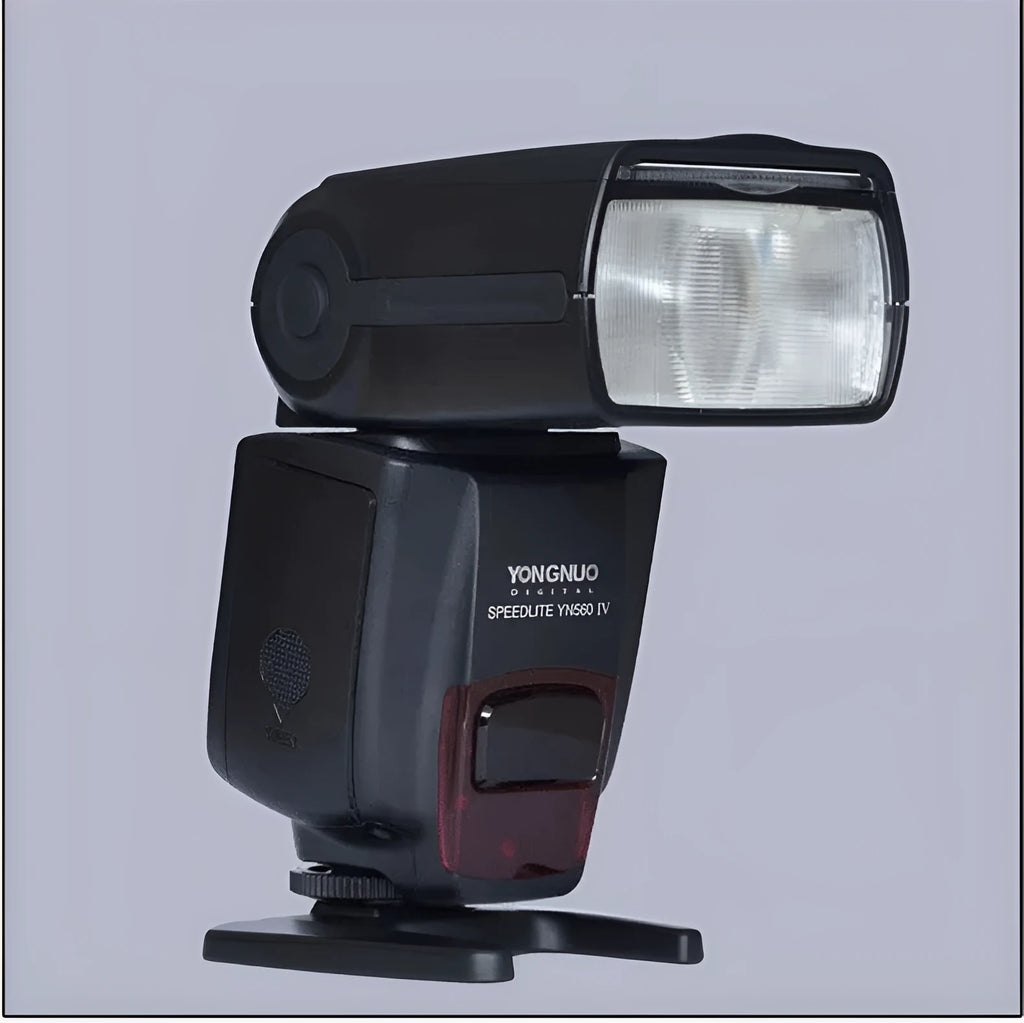 Black universal camera on-board flash with 58 guide number for Canon Nikon cameras, rotatable head, 24-105mm range