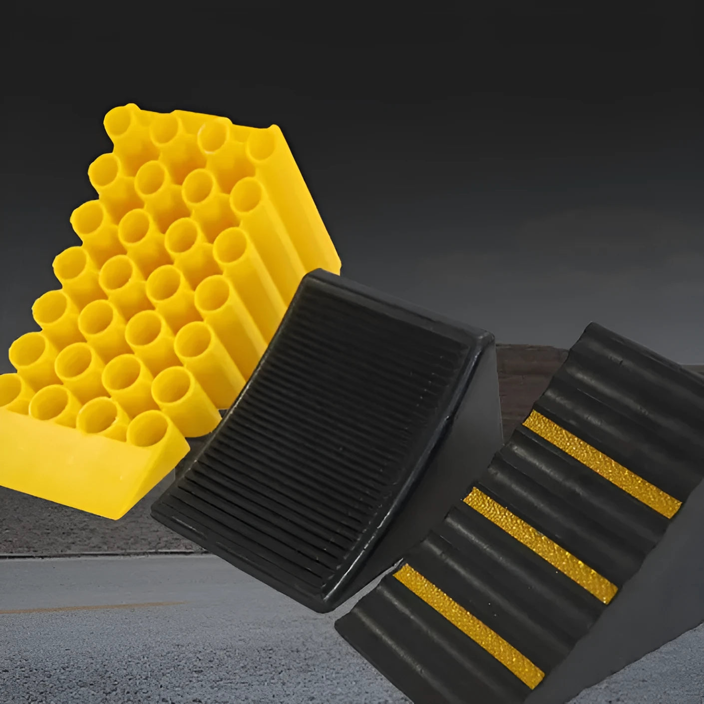 Portable car anti-slip retainer triangle wheel chock in rubber and plastic, 10x10x16cm size