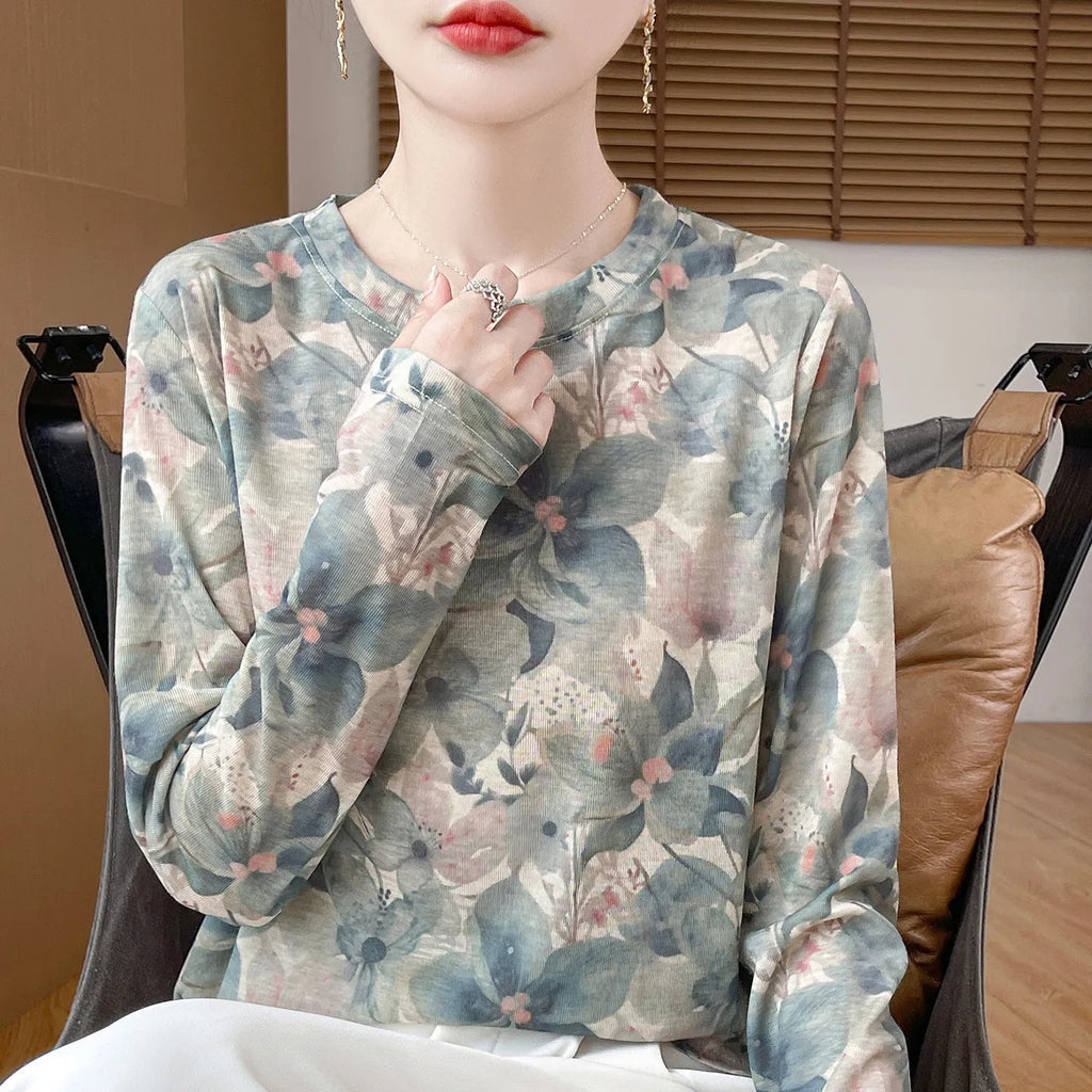 Women's round neck pullover blouse with floral print in Tencel cotton fabric