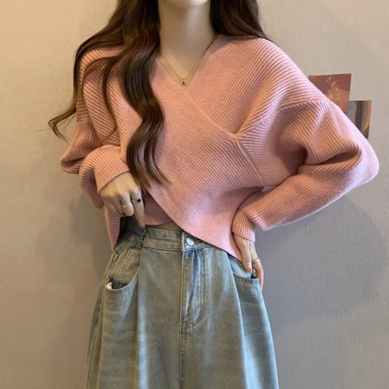 Lazy short sweater design blouse in loose fit, long sleeves, available in five colours including black and white, size S to L