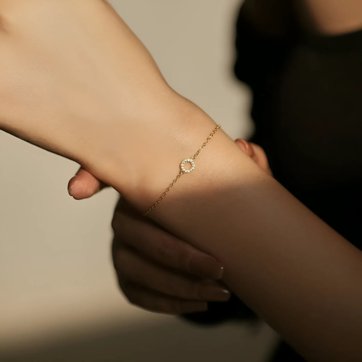 S925 sterling silver women's mini circle bracelet in gold colour with geometric round shape and micro-setting detail