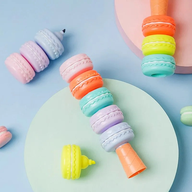 Set of 6 novelty cookie-shaped fluorescent highlighter pens in macaron colours with detachable design