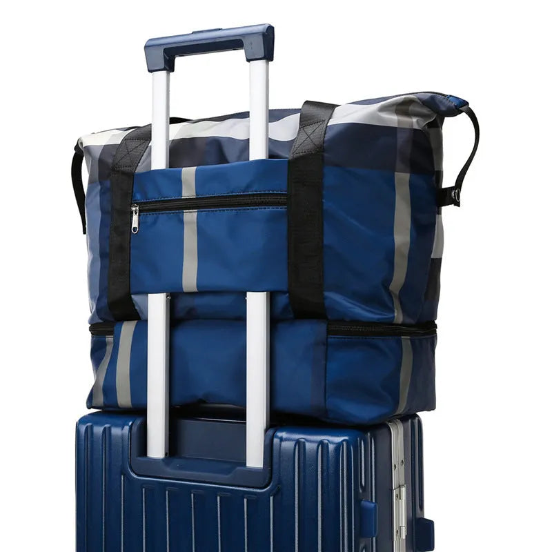 Foldable travel duffel bag in black with waterproof Oxford cloth, 20-35L capacity, and dry wet separation feature